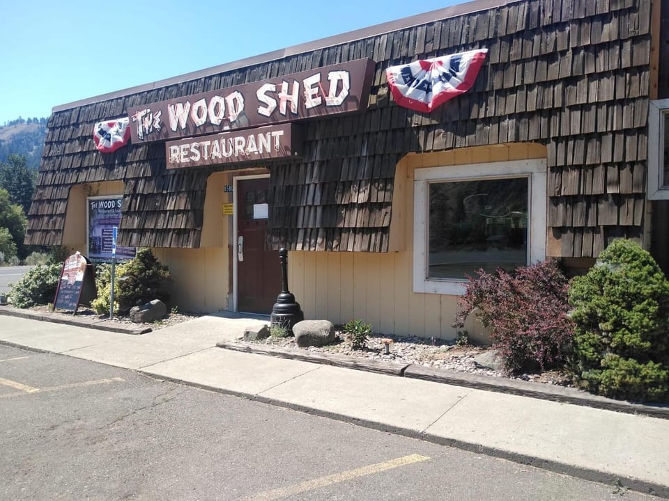 Restaurant/places to eat, On-site shops