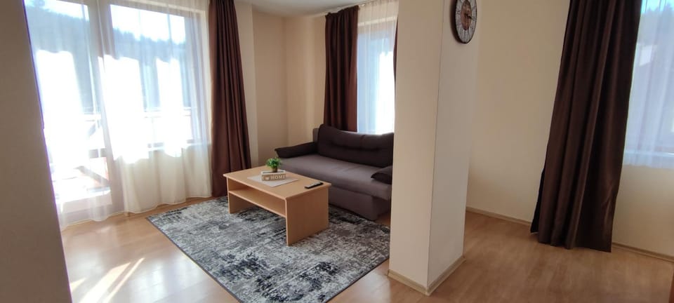 Bed, Living room, Photo of the whole room, Seating area, Bedroom