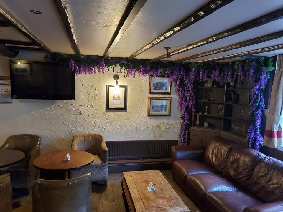 Communal lounge/ TV room