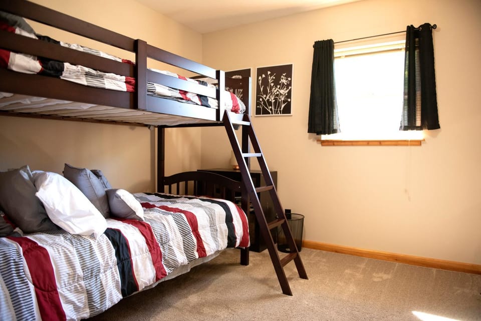 Bed, Photo of the whole room, Bedroom, bunk bed