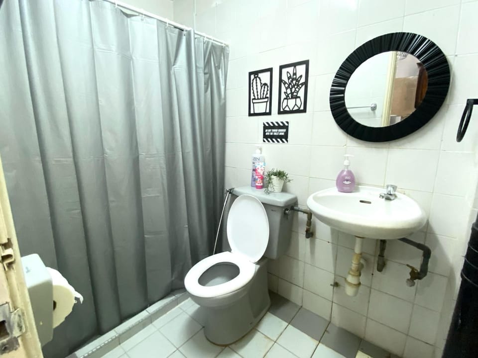 Shower, Toilet, Bathroom, heating