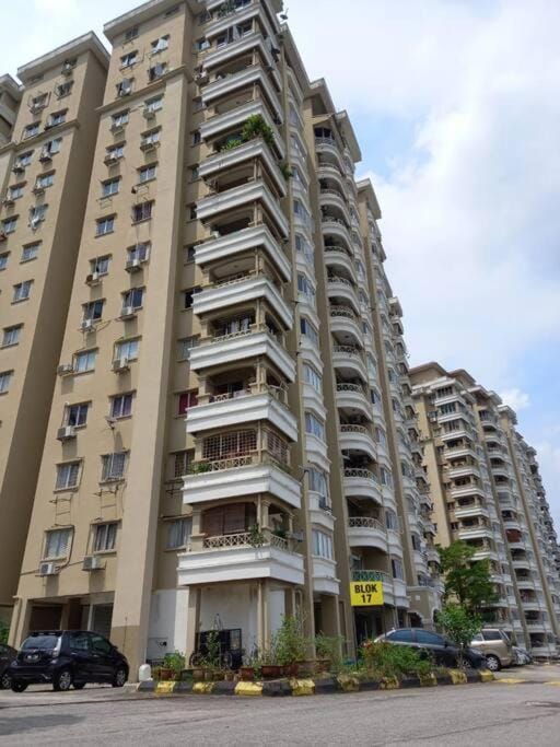 The Nest - Cozy 3-Bedroom Condo, Shah Alam Apartment in Selangor, Malaysia