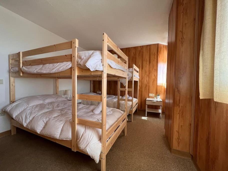 Photo of the whole room, Bedroom, bunk bed