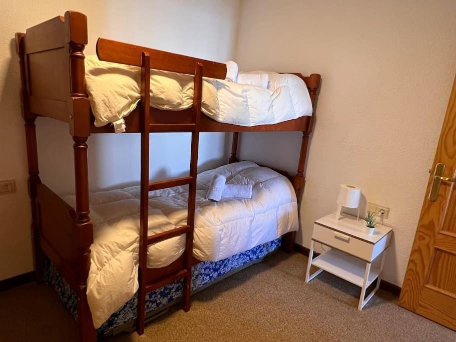 Photo of the whole room, Bedroom, bunk bed