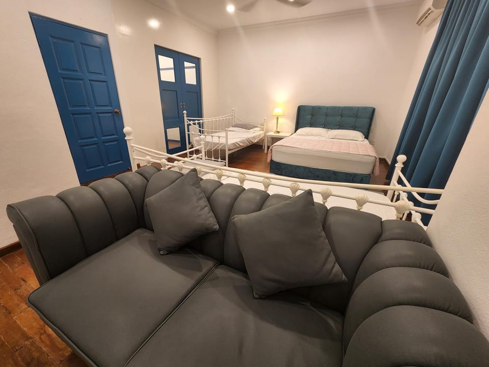 Solok Burma Vacation Home @ Gurney Penang House in George Town