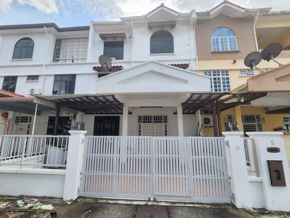 Solok Burma Vacation Home @ Gurney Penang House in George Town