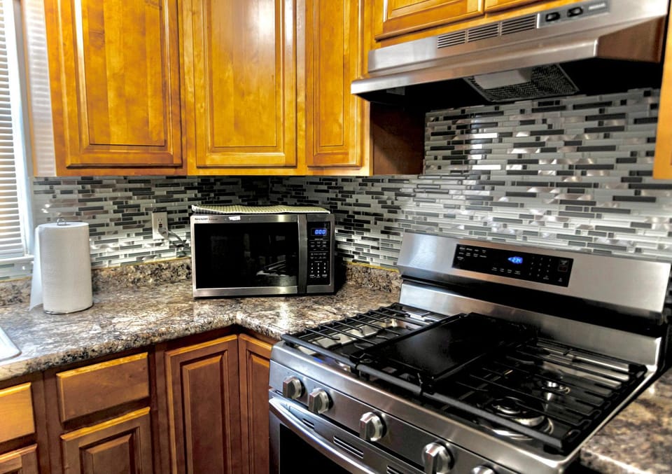 Urban Oasis Spacious 3BR 2BA Patio Near NYC EWR American Dream Mall Apartment in Newark