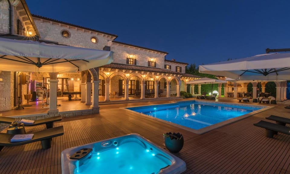 Property building, Patio, Night, Hot Tub, Balcony/Terrace, Pool view, Swimming pool, sunbed