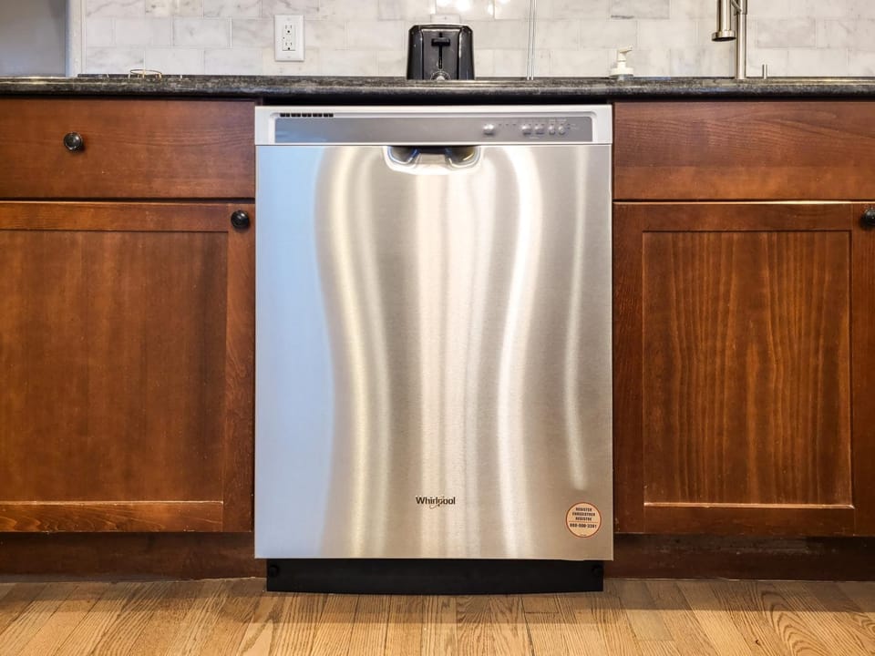 Kitchen or kitchenette, dishwasher