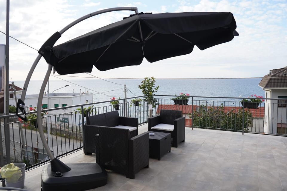 Day, View (from property/room), Balcony/Terrace, Living room, Dining area, Sea view