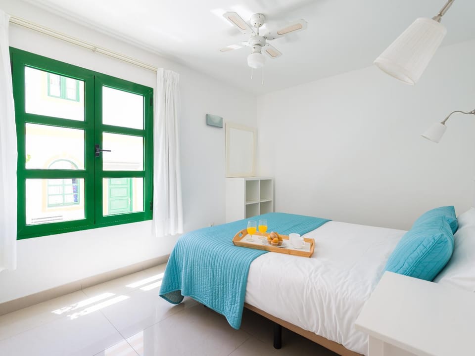 Bed, Bedroom, fireplace