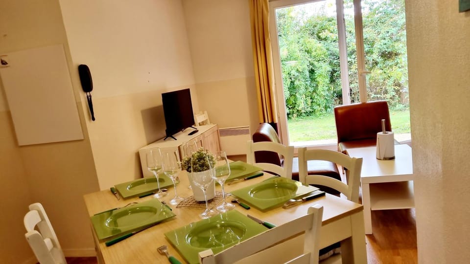 Gîte Bulle de détente-Aux Portes d'Honfleur avec piscine couverte Apartment in Normandy