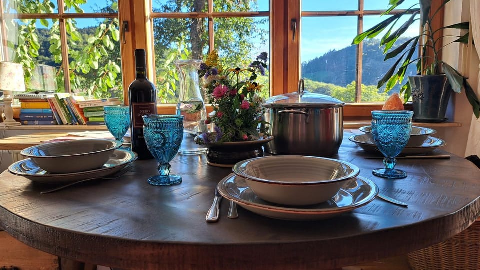 Food and drinks, Dining area, Mountain view
