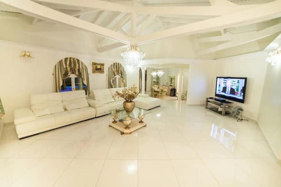 Communal lounge/ TV room, TV and multimedia, Living room, Seating area