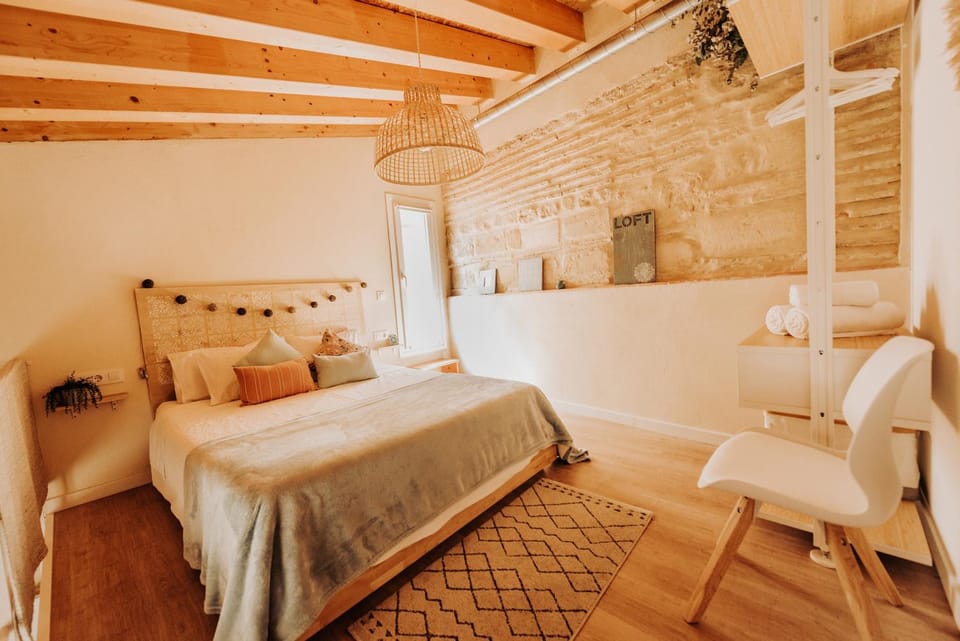 Photo of the whole room, Bedroom