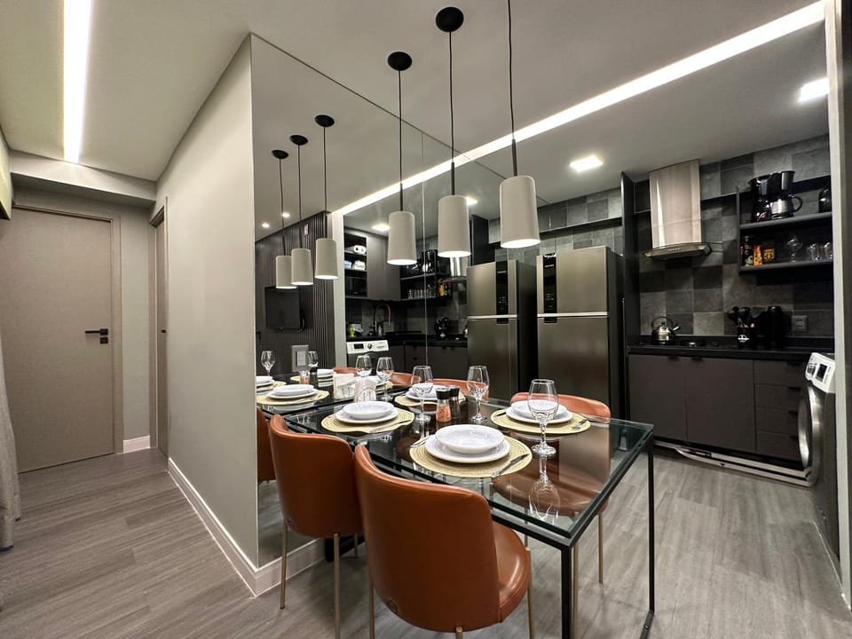 Kitchen or kitchenette, Dining area, minibar