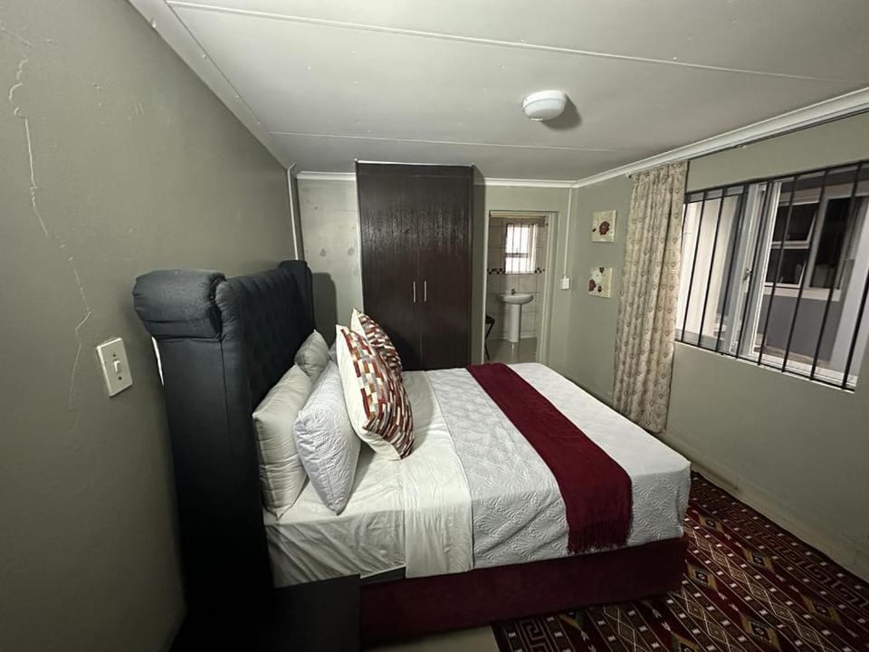 Bed, Photo of the whole room, Bedroom, wardrobe