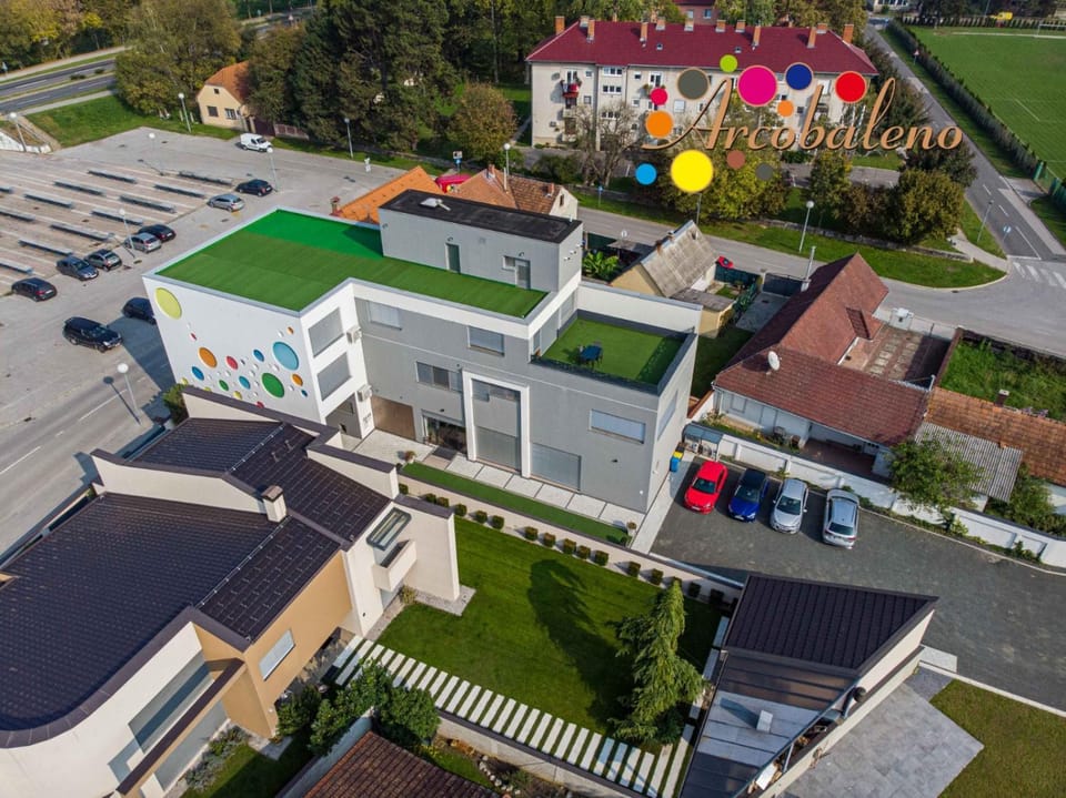 Property building, Neighbourhood, Parking