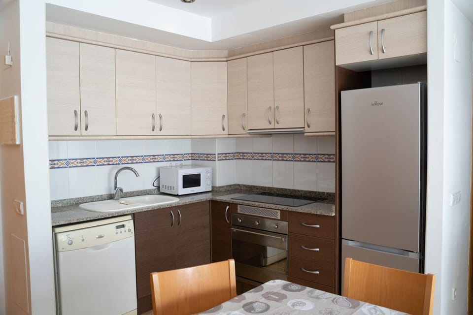Kitchen or kitchenette, oven, pet friendly, stove, washing machine