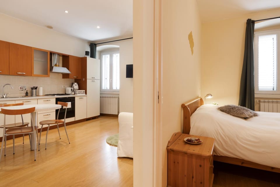 Property building, Bed, TV and multimedia, Kitchen or kitchenette, Living room, Photo of the whole room, Seating area, Dining area, Bedroom, hair dresser, minibar, oven, pet friendly, stove