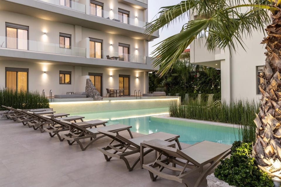 Property building, Patio, Day, Garden, Garden view, Pool view, Swimming pool, sunbed