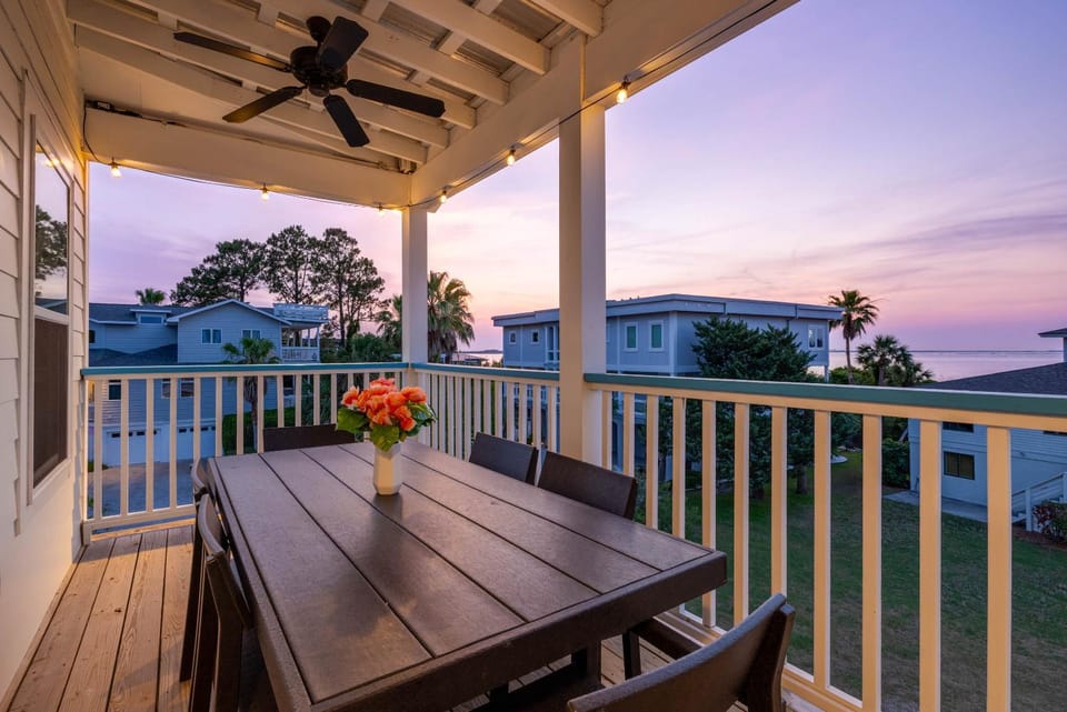 Shore Beats Work House in Tybee Island