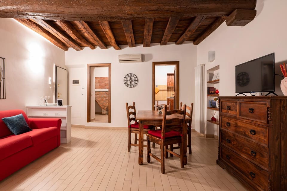 Communal lounge/ TV room, TV and multimedia, Living room, Seating area, Dining area, Evening entertainment