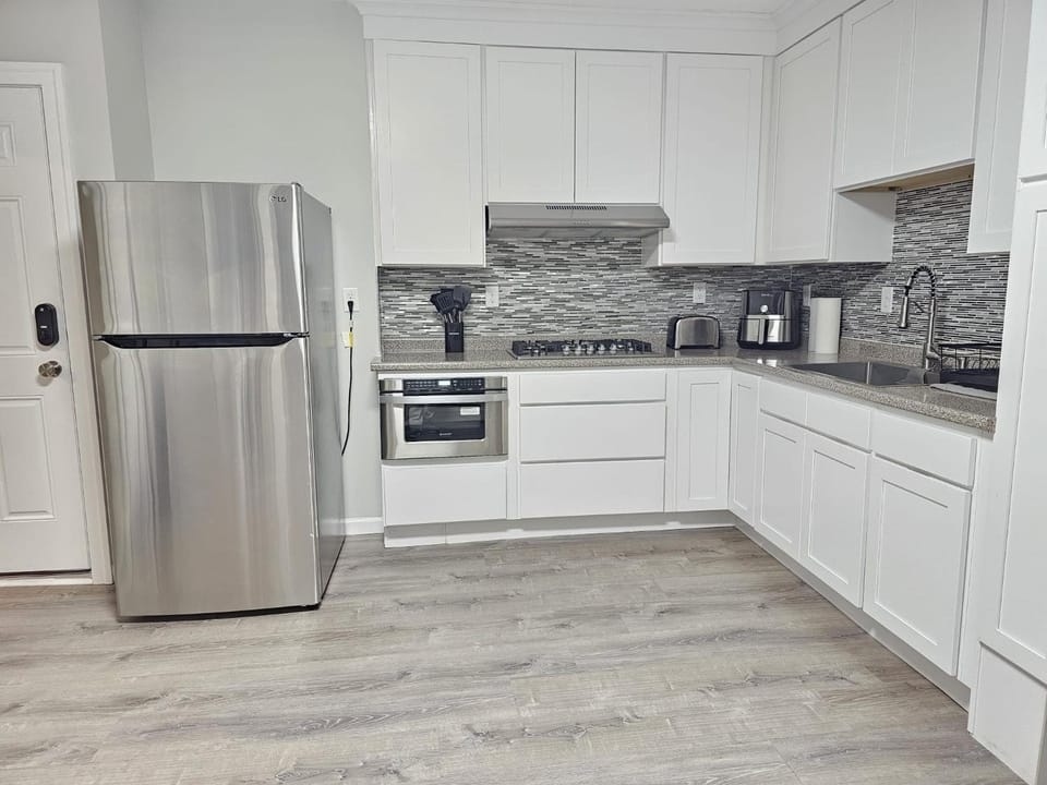 Seating area, kitchen