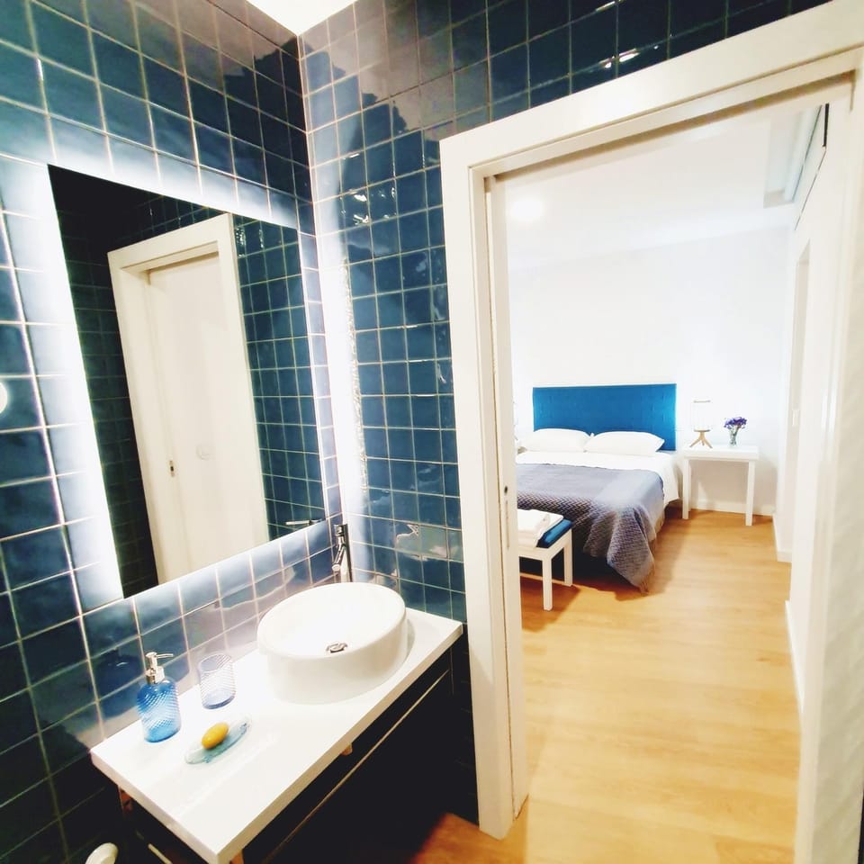 Bathroom, Photo of the whole room