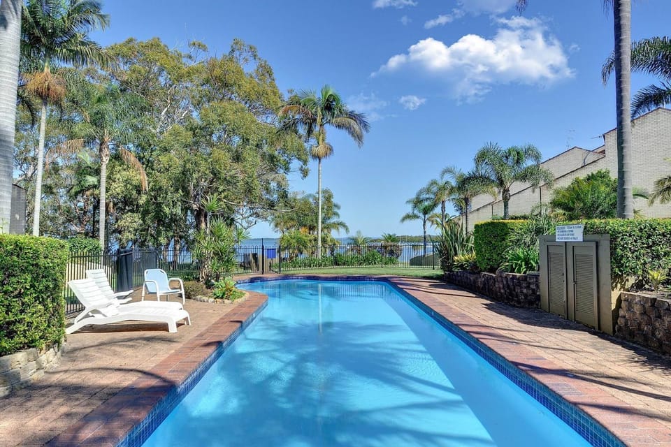 The Moorings 23 4 Cromarty Rd air con pool and waterfront House in Pearson Park