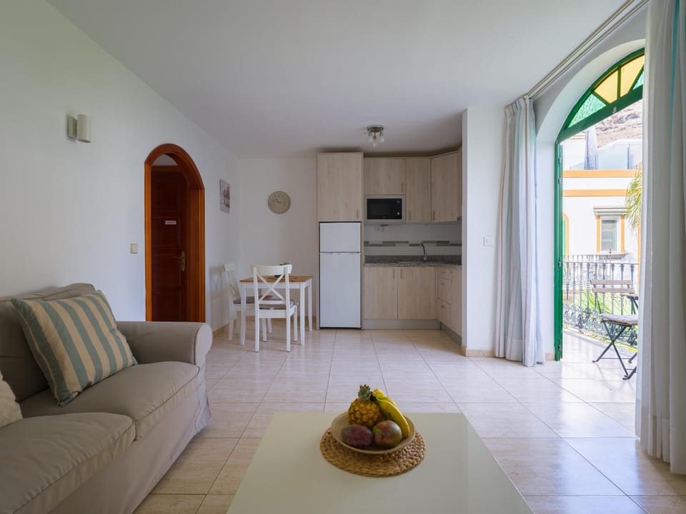 TV and multimedia, Kitchen or kitchenette, Living room, Dining area, minibar