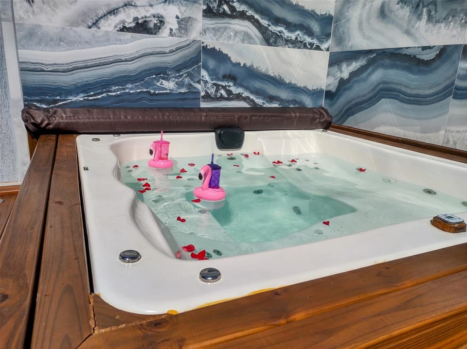 Hot Tub, Swimming pool