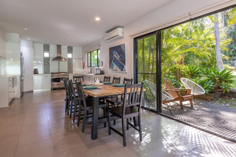 Bali by the Bay - Tarbuck Bay House in Smiths Lake