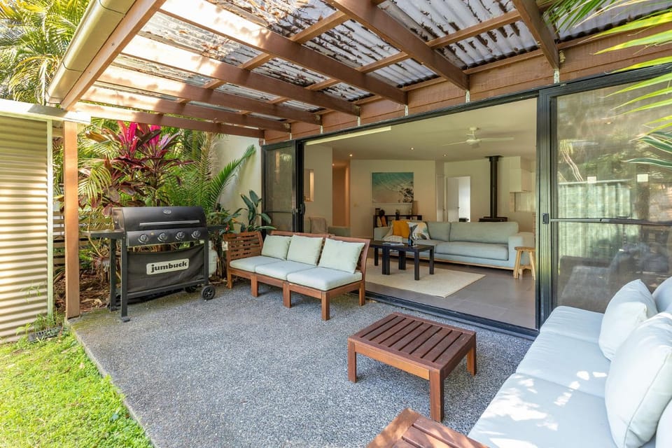 Bali by the Bay - Tarbuck Bay House in Smiths Lake