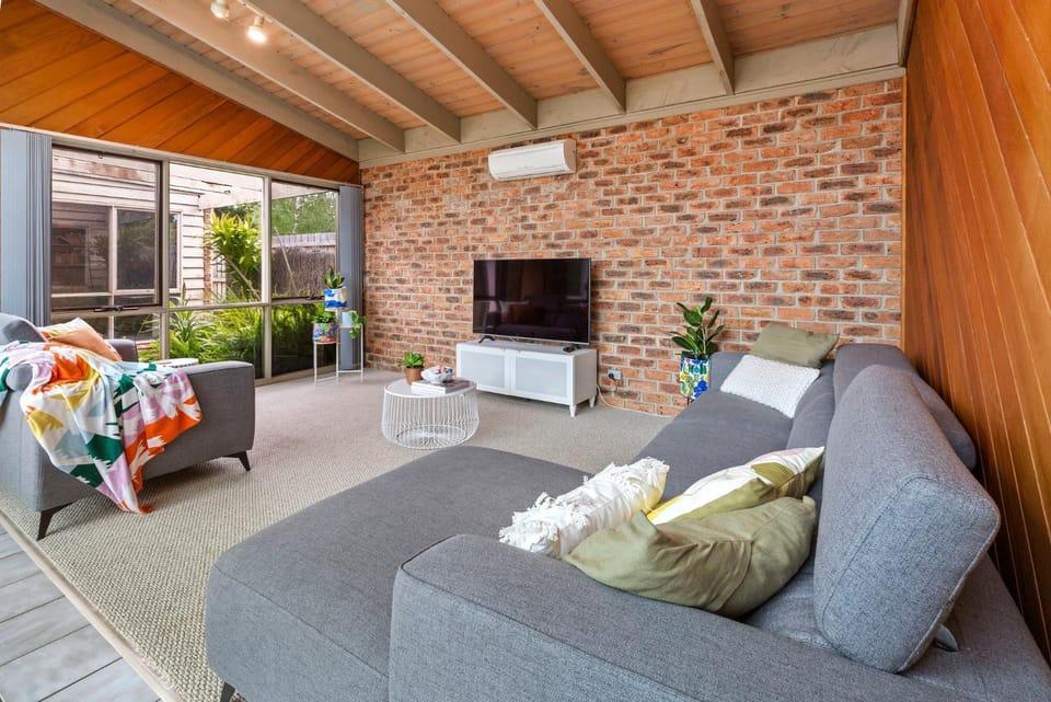 TV and multimedia, Living room, Seating area