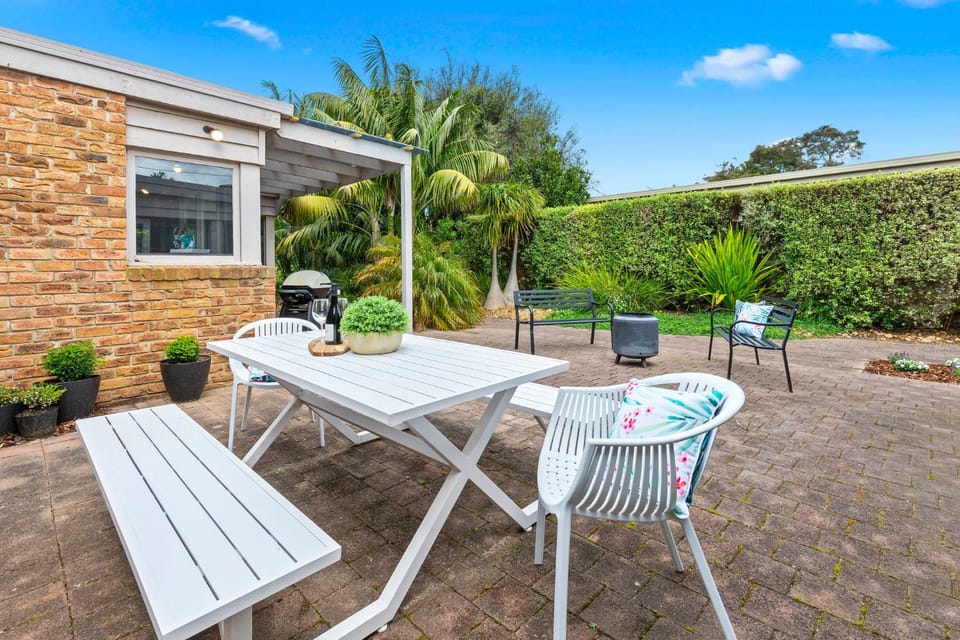 Patio, Garden, Dining area, Garden view