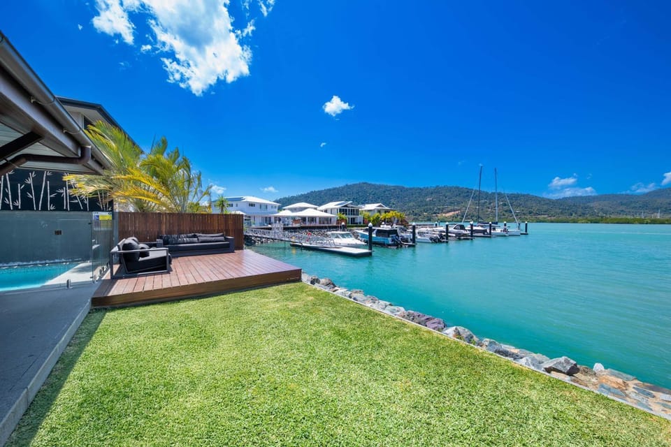 23 The Cove - Whitsunday Waterfront Living House in Airlie Beach