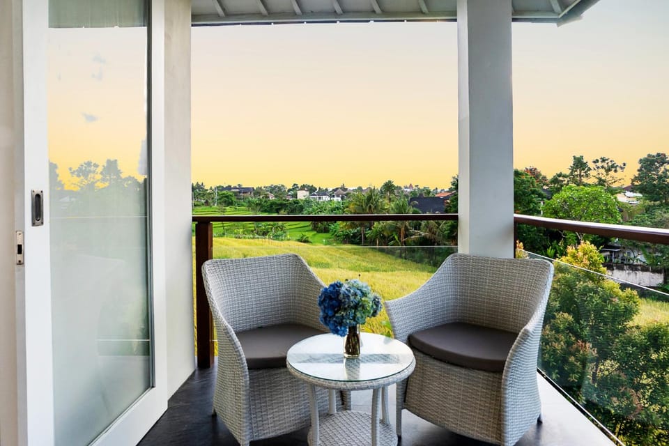Patio, Day, Natural landscape, View (from property/room), Balcony/Terrace, Seating area