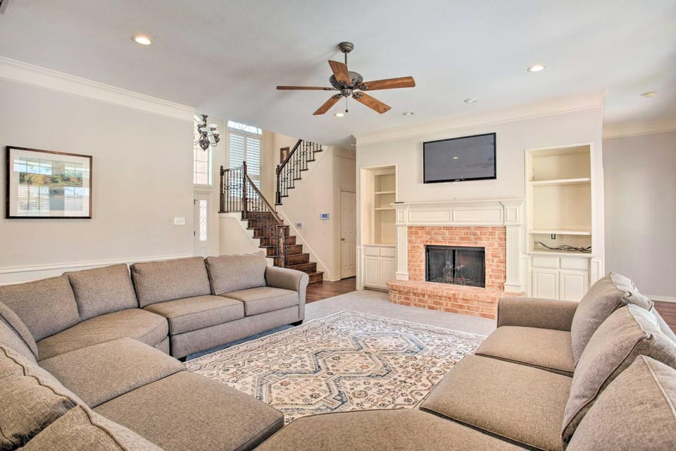 Elegant Plano Home with Private Outdoor Pool! House in Plano