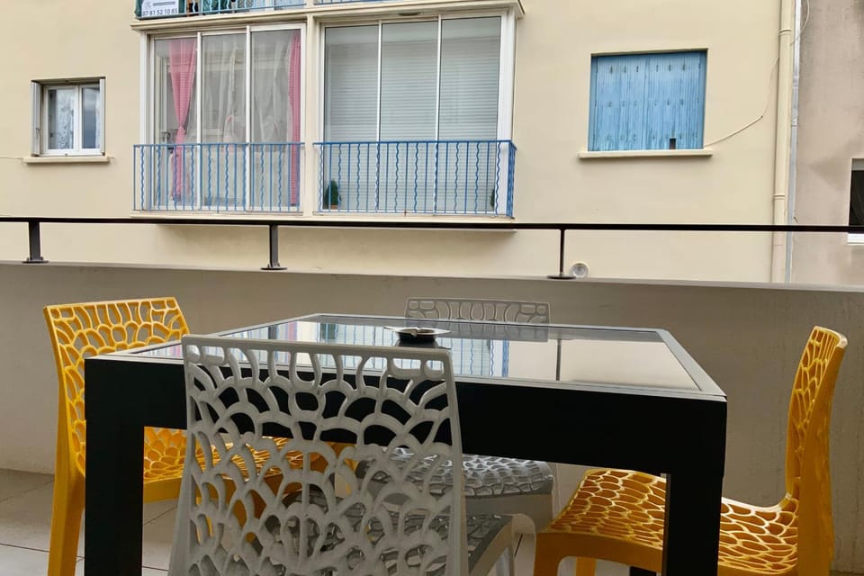 Patio, Dining area