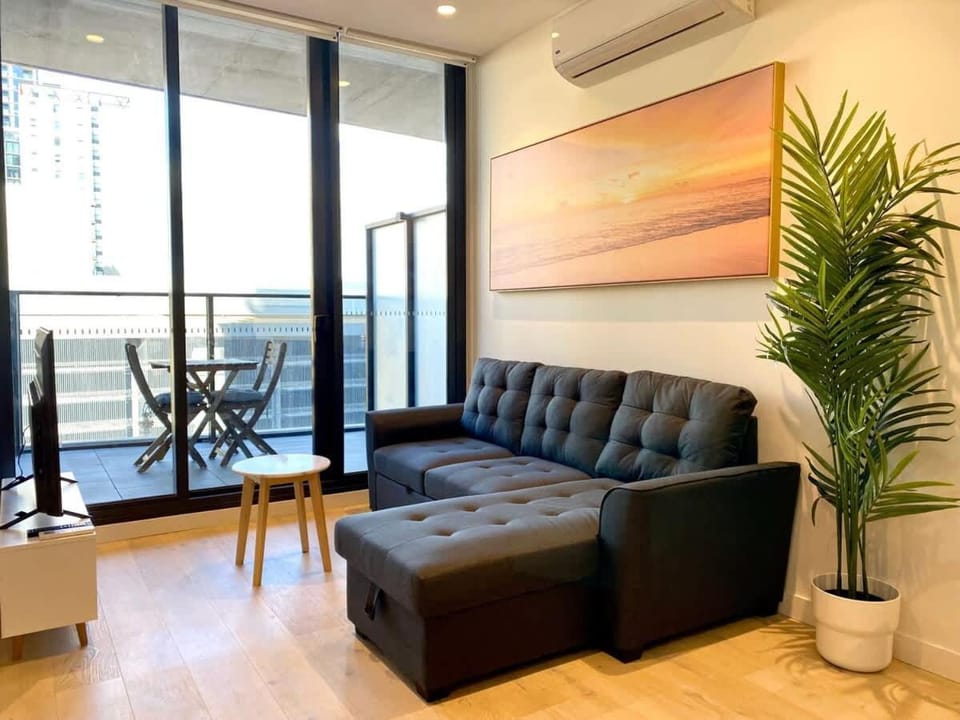 Luxury CBD Beach Vibes-Queen Bed-Gym Apartment in Adelaide