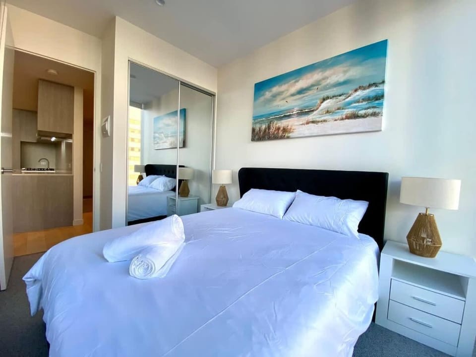 Luxury CBD Beach Vibes-Queen Bed-Gym Apartment in Adelaide