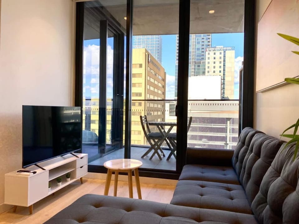 Luxury CBD Beach Vibes-Queen Bed-Gym Apartment in Adelaide