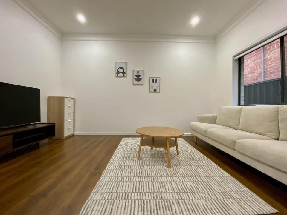 New Spacious Luxury 5 Bedroom Mansion in Unley House in Adelaide