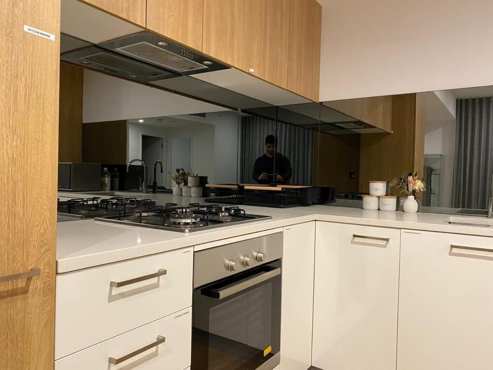 Luxury 3 BR Apt with Pool-Gym-Sauna-Steam Room Apartment in Adelaide