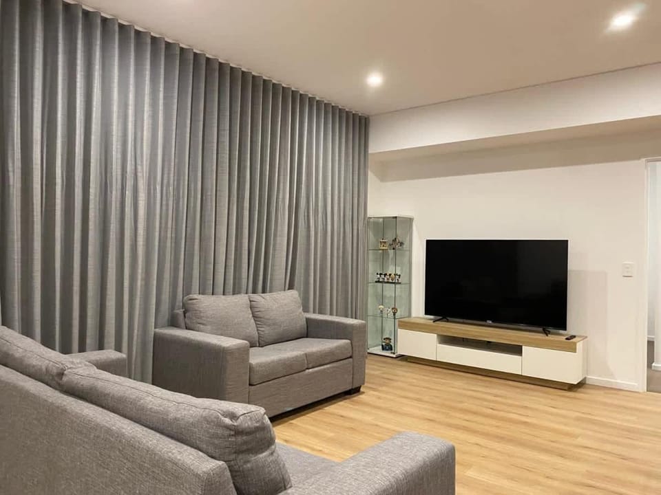 Luxury 3 BR Apt with Pool-Gym-Sauna-Steam Room Apartment in Adelaide