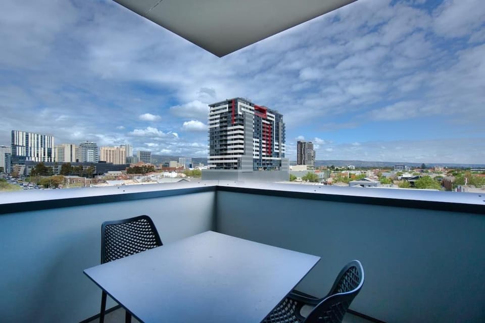 Stylish 1 BR CBD Apt-Pool-Gym-Sauna-Steam Room Apartment in Adelaide
