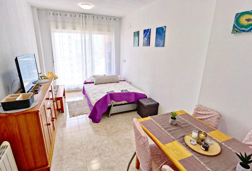 Bed, TV and multimedia, Living room, Dining area