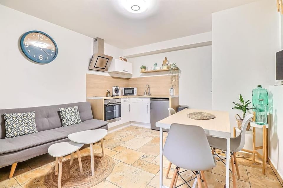 TV and multimedia, Kitchen or kitchenette, Living room, Seating area, Dining area, minibar, pet friendly, stove, toaster
