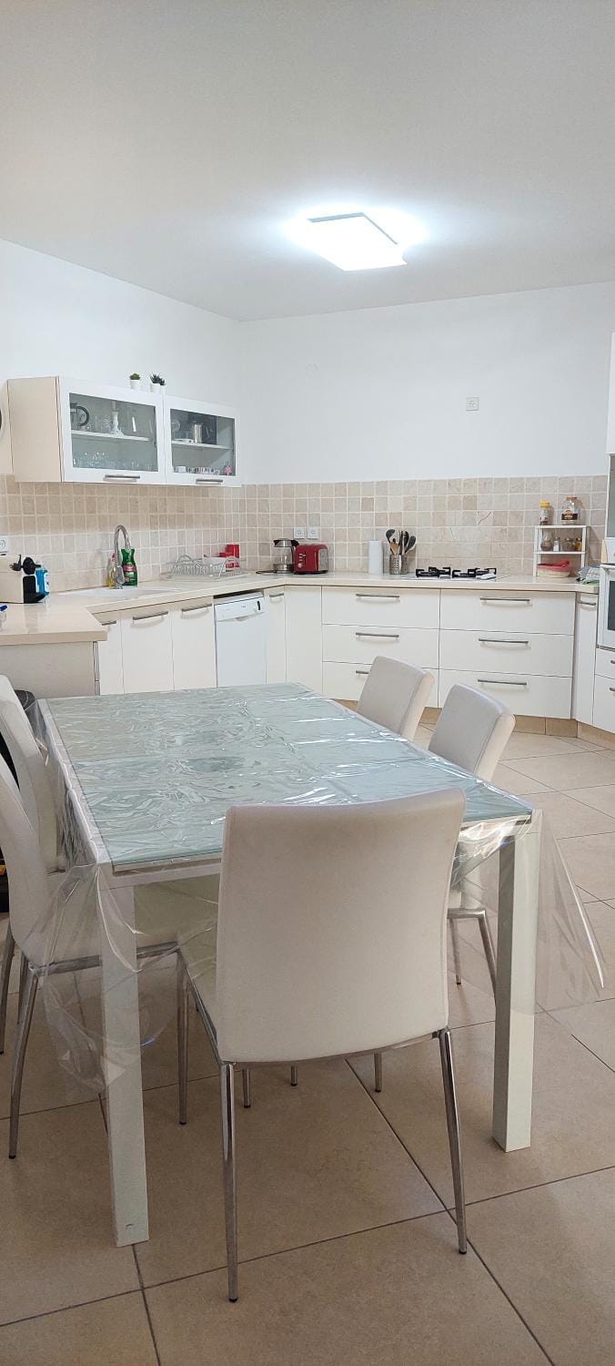 Kitchen or kitchenette, Dining area, stove, toaster
